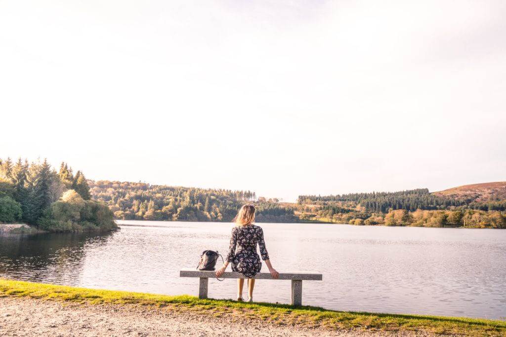 Burrator Reservoir: visiting the prettiest body of water in Dartmoor National Park, Devon, England: edge of the lake